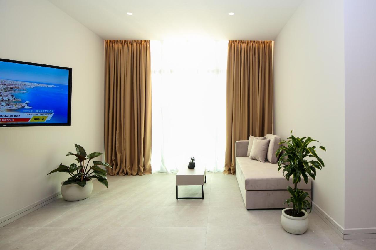 Toto Hotel & Apartments Radhimë 外观 照片
