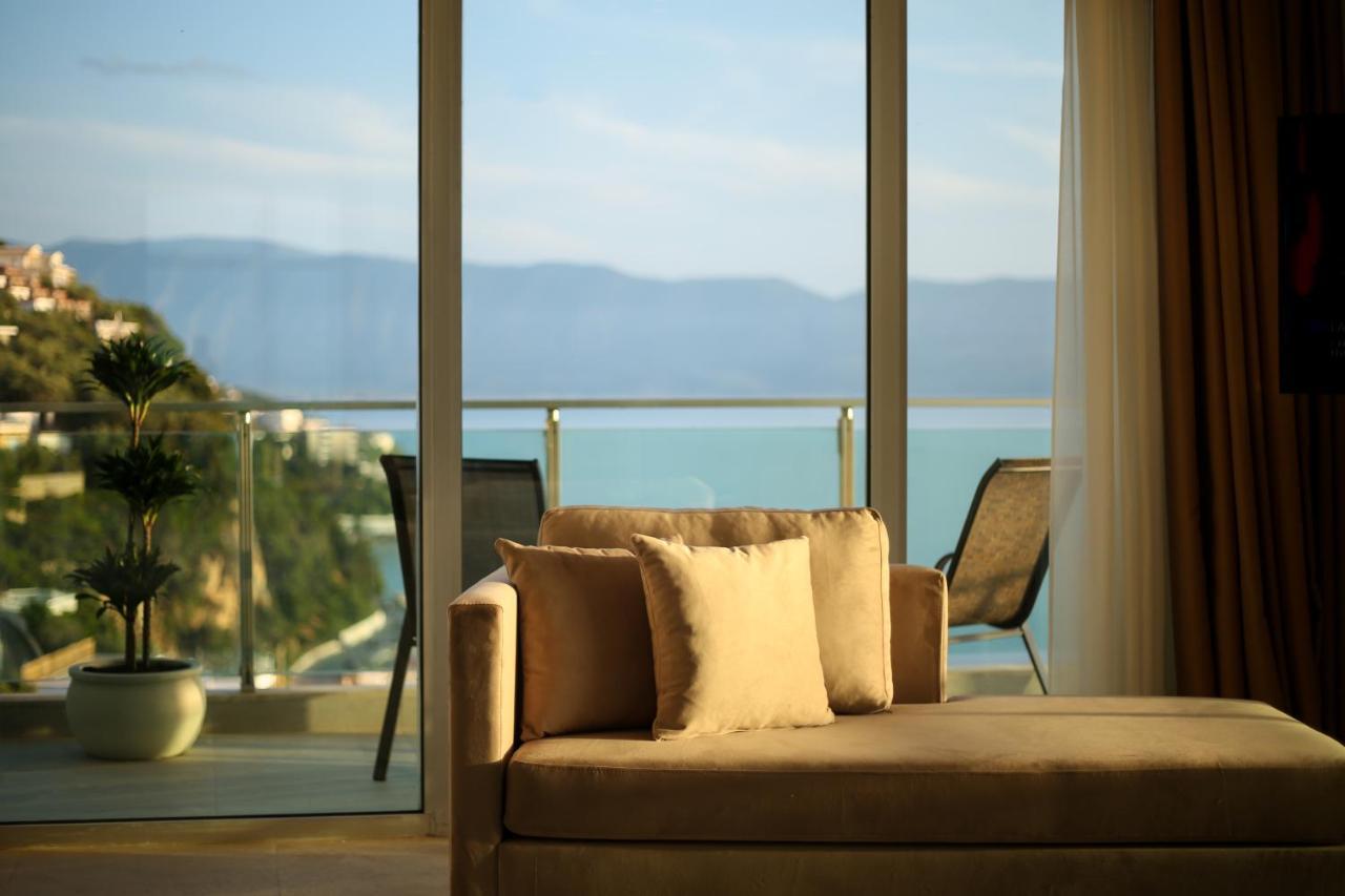 Toto Hotel & Apartments Radhimë 外观 照片