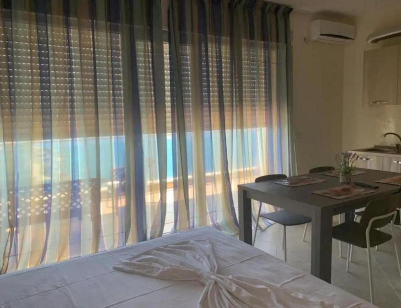 Toto Hotel & Apartments Radhimë 外观 照片