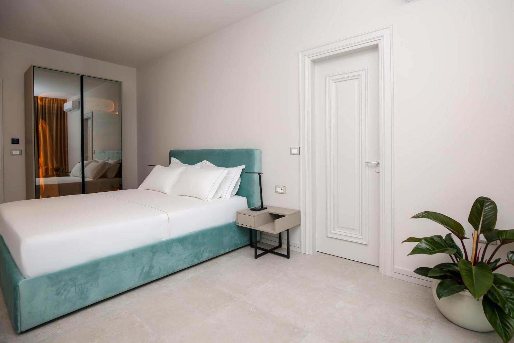 Toto Hotel & Apartments Radhimë 外观 照片